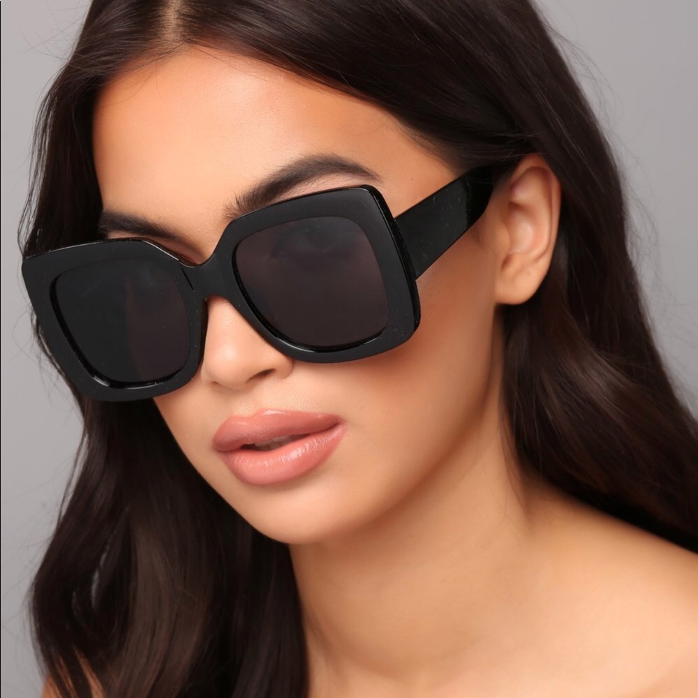 Sunglasses (oversized)